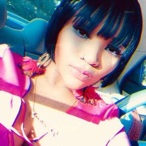 Meet your Posher, Tee